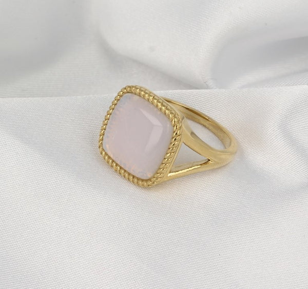 Gouden zegelring - White Quartz - tijdloos design
