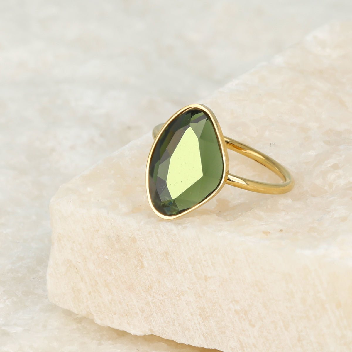 Gouden aanschuifring - groen glassteen - origineel design - My Bendel