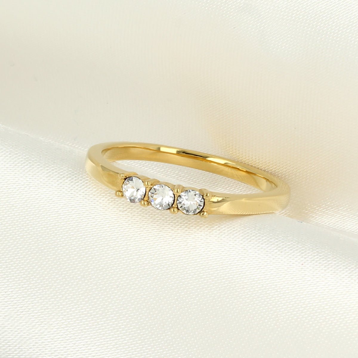 Gouden ring - sprankelende Swarovski stenen - My Bendel