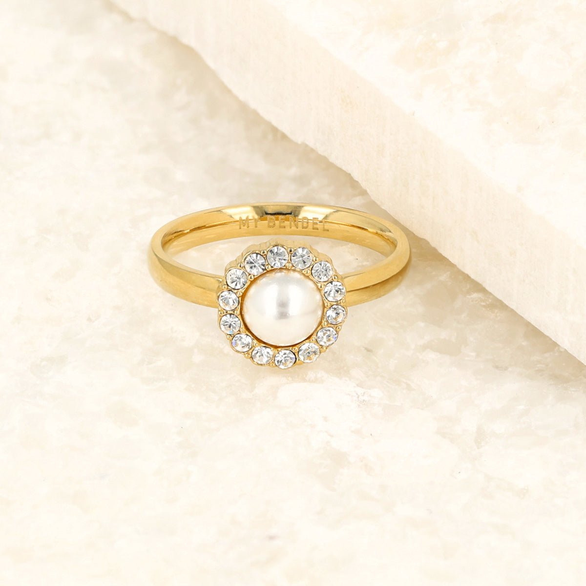 Gouden ring - witte parel - zirkonia steentjes - My Bendel