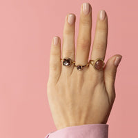 Gouden ring - zeshoekig - donkerroze glassteen - My Bendel