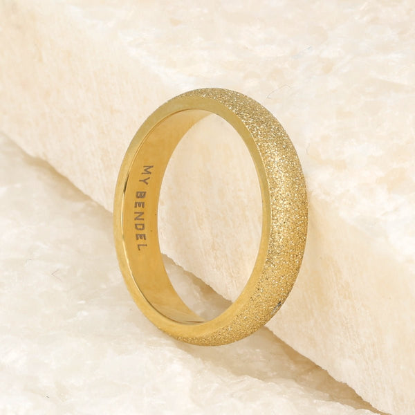 Gouden stardust aanschuifring - 4 mm breed - Sprankelend design - My Bendel