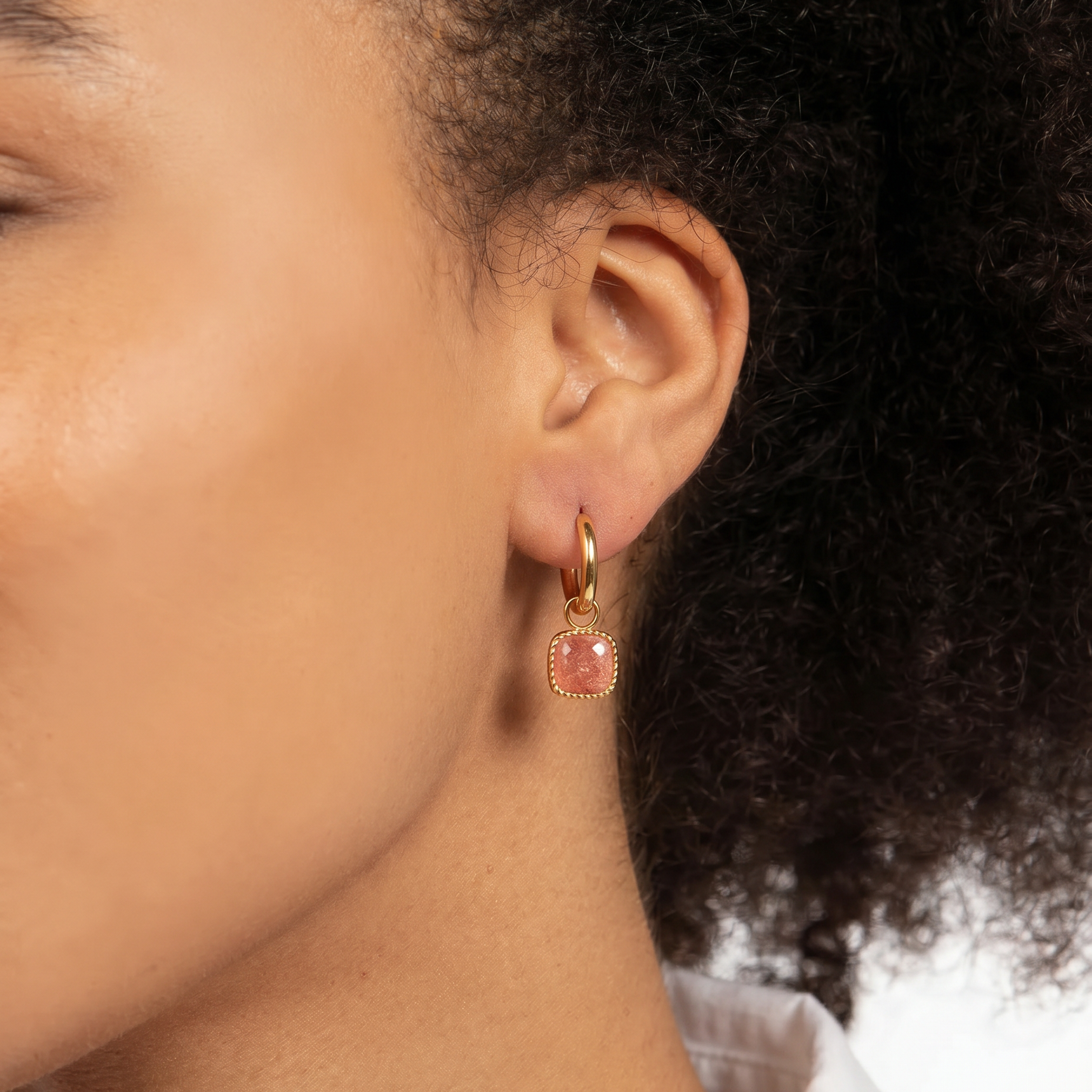 Oorbellen met Vierkante Berry Quartz Hangers - Goudkleurig & Rood