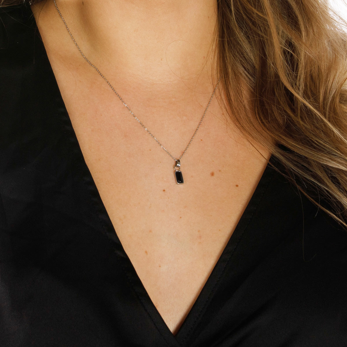 Silberne Kette mit Onyx-Anhänger - Elegant und Stilvoll