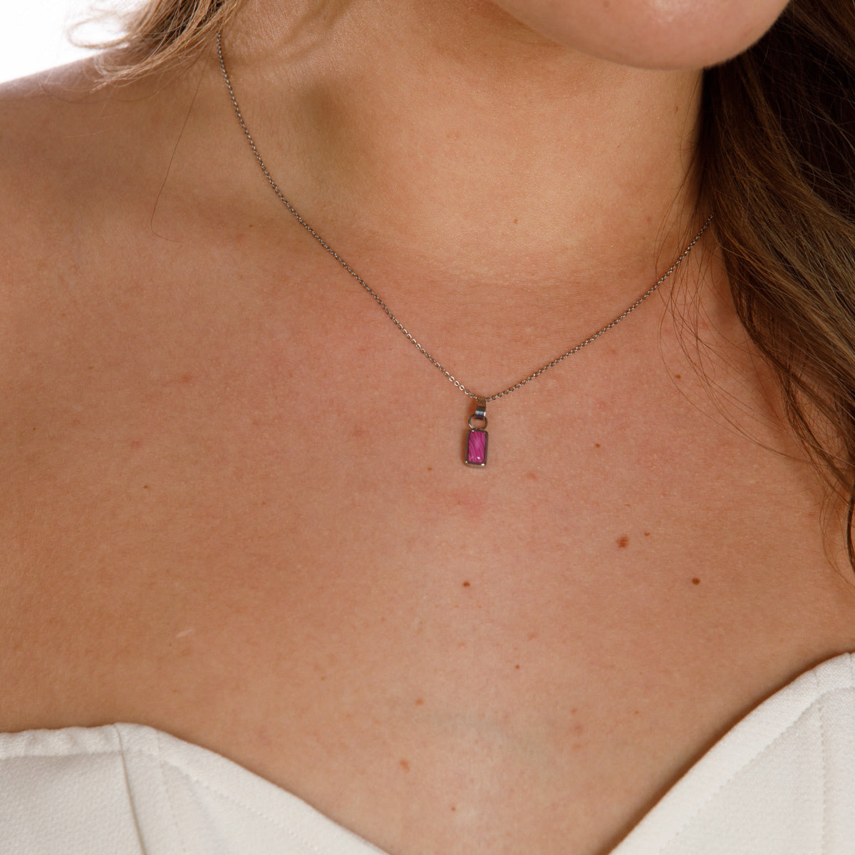 Silberne Kette mit Anhänger aus Rosenstreifen-Achat