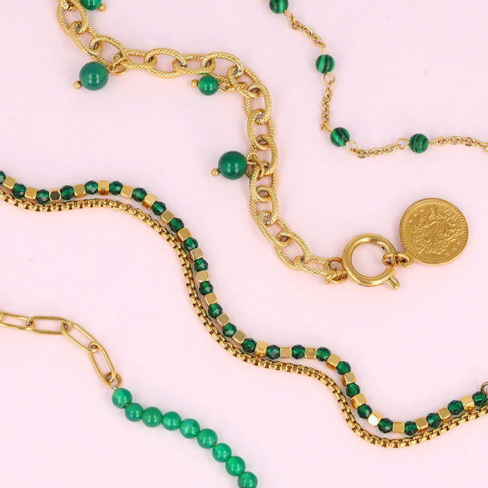 With green and gold, you always look good! 💚✨️⁠
⁠
⁠
#mybendel #jewelry #sieraden #edelsteen #goudensieraden #greenagate #greenandgold