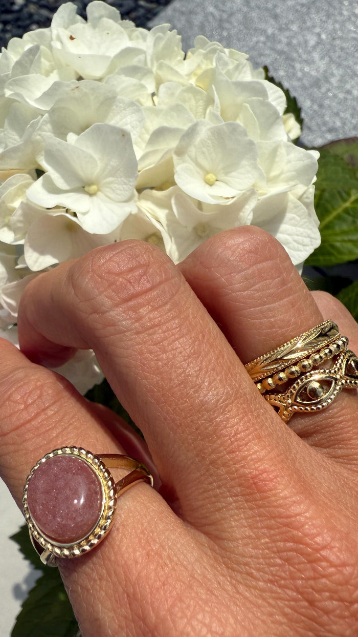 Style inspo!
Combineer je edelstenen ringen met gouden ringen zodat je statement piece er echt uit springt!

#mybendel #sieraden #goudensieraden #edelstenensieraden  #berryquartz #styleinspo #getreadywithme