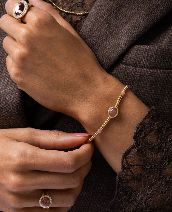 De zachte roze tinten van berry quartz maken elk sieraad bijzonder 💕⁠
Deze edelsteen wordt geassocieerd met hartenergie, zelfliefde en harmonie. ✨⁠
.⁠
.⁠
.⁠
#Mybendel #jewelry #edelsteen #gemstone #berryquartz #bracelet #loveit #pinkjewelry