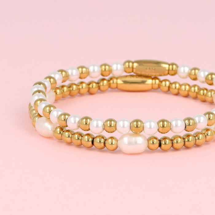 Elegantie die altijd past 🤍 Onze elastische parel armbanden combineren tijdloze schoonheid met comfortabel draaggemak.⁠
.⁠
.⁠
.⁠
#Mybendel #parelarmband #sieraden #tijdloosestijl #parels #armbanden #jewellery #sieraad #kralenarmband