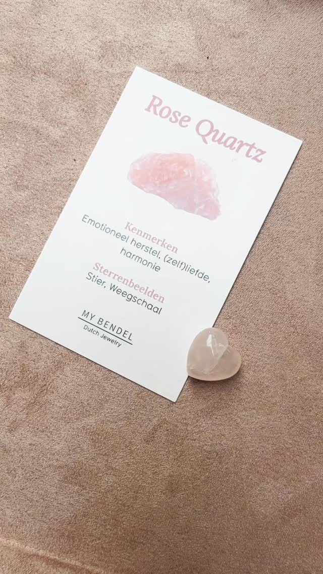 Rose Quartz edelstenen 💕
De mooie zacht roze kleur past overal bij en is makkelijk te combineren. Kies jij voor een ring, armband ketting of Rose Quartz oorbellen? 
#mybendel #sieraden #edelsteen #rosequartzjewelry #rosequarts