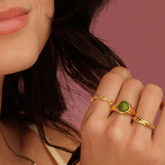 Groene Peridot 💚 onze nieuwste aanwinst; een krachtige edelsteen voor groei, positiviteit en nieuwe energie.⁠
.⁠
.⁠
.⁠
#mybendel #sieraden #jewellery #peridot #gemstones #edelstenen #greenjewellery #goldenjewellery