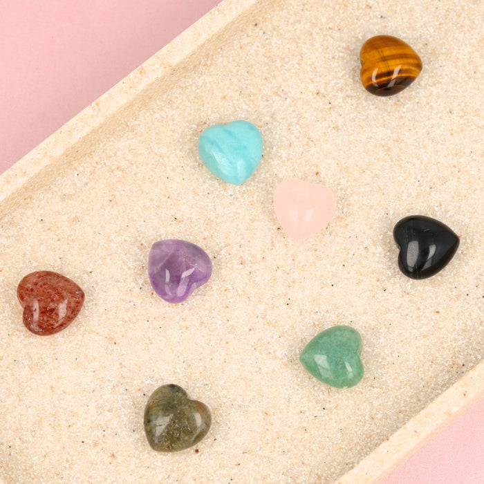 Edelstenen hartjes, ze zijn razend populair. Verkrijgbaar in 8 mooie edelstenen. Shop ze nog zolang de voorraad strekt⁠
.⁠
.⁠
.⁠
#mybendel #sieraden #hearts #gemstonehearts #smallgifts #gifts