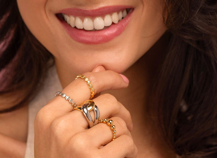 Zilver, goud of kan je niet kiezen? Bicolor sieraden zijn een goede uitvalbasis om je zilver- en goudkleurige sieraden te combineren. ⁠
⁠
⁠
⁠
⁠
#mybendel #jewelry #sieraden #edelstaal #goudensieraden #bicolor