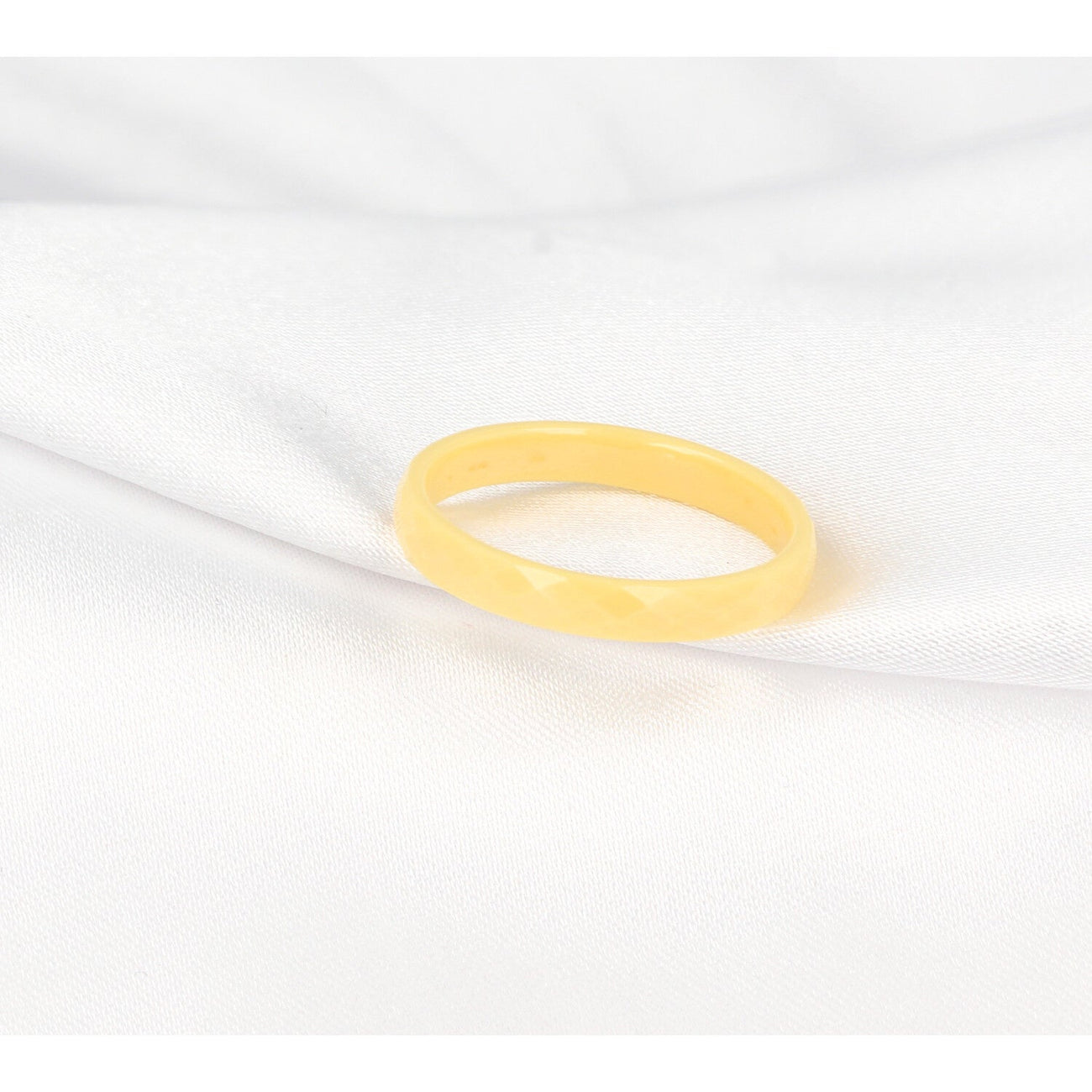 Keramieken ring 3mm - facet geslepen - pastel geel - My Bendel