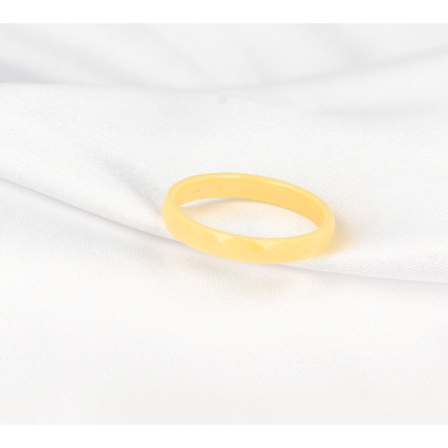 Keramieken ring 3mm - facet geslepen - pastel geel - My Bendel