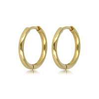 Klassieke gladde gouden oorring van 18x2 mm