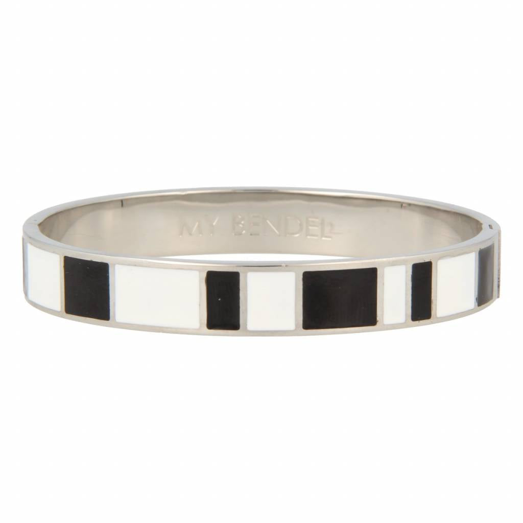 Elegante zilveren bangle van 10 mm met zwart-wit epoxy. Blijft jarenlang mooi, irriteert niet en verkleurt niet. Perfect voor elke gelegenheid. # MB1001