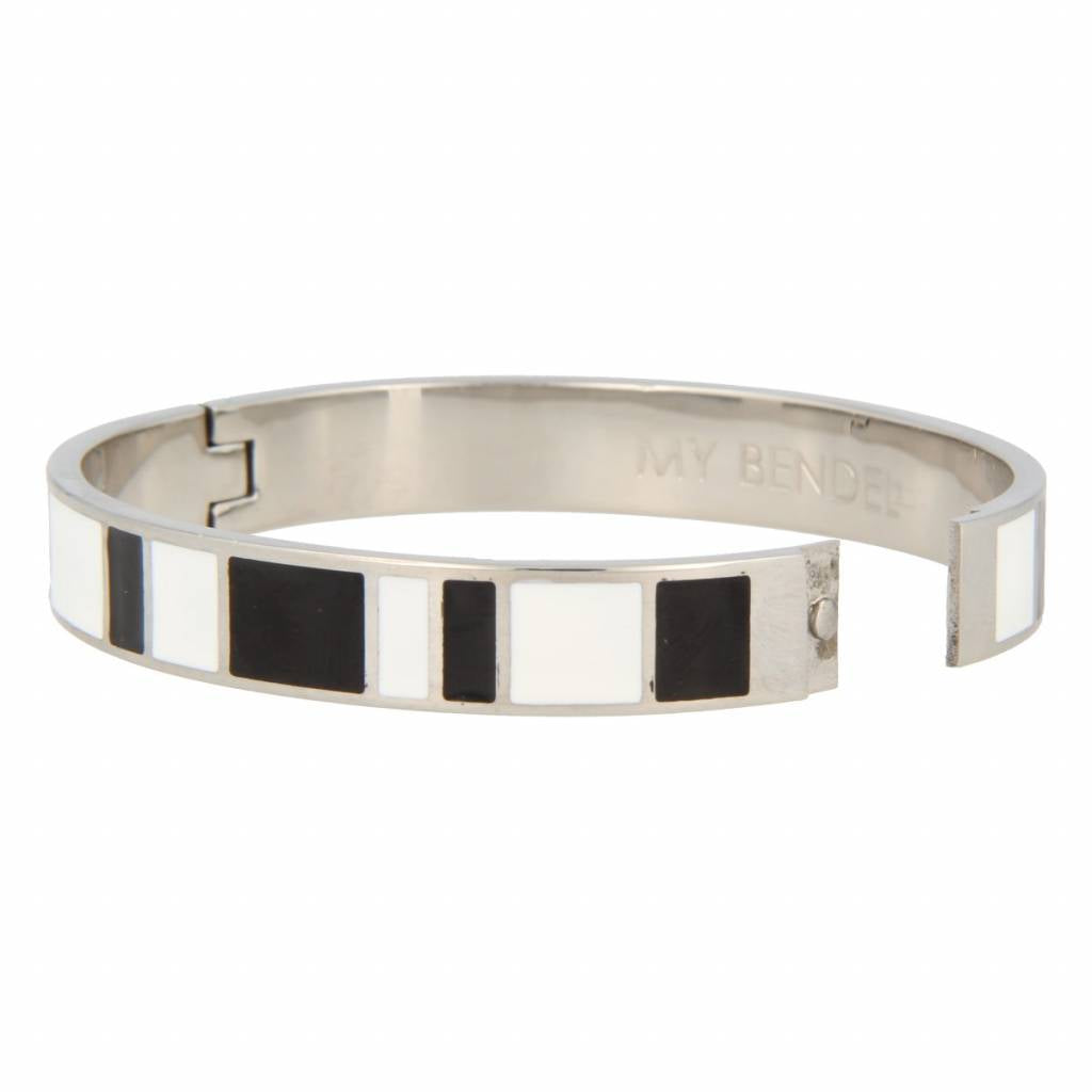 Elegante zilveren bangle van 10 mm met zwart-wit epoxy. Blijft jarenlang mooi, irriteert niet en verkleurt niet. Perfect voor elke gelegenheid. # MB1001