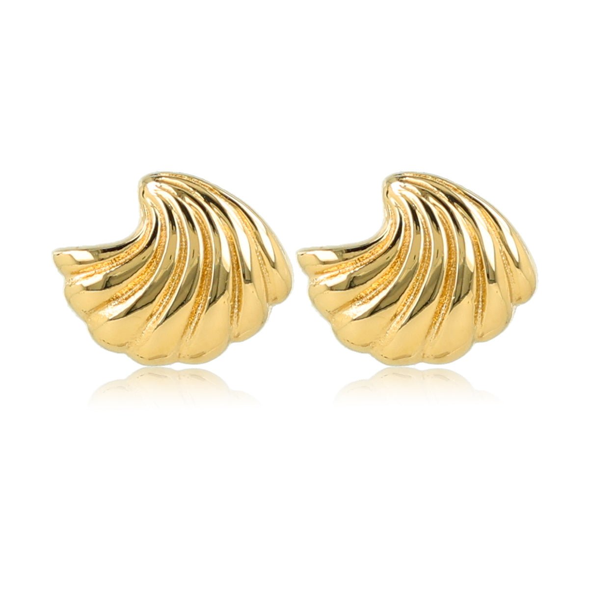 Zonovergoten Schelp Oorstekers in Goud - My Bendel