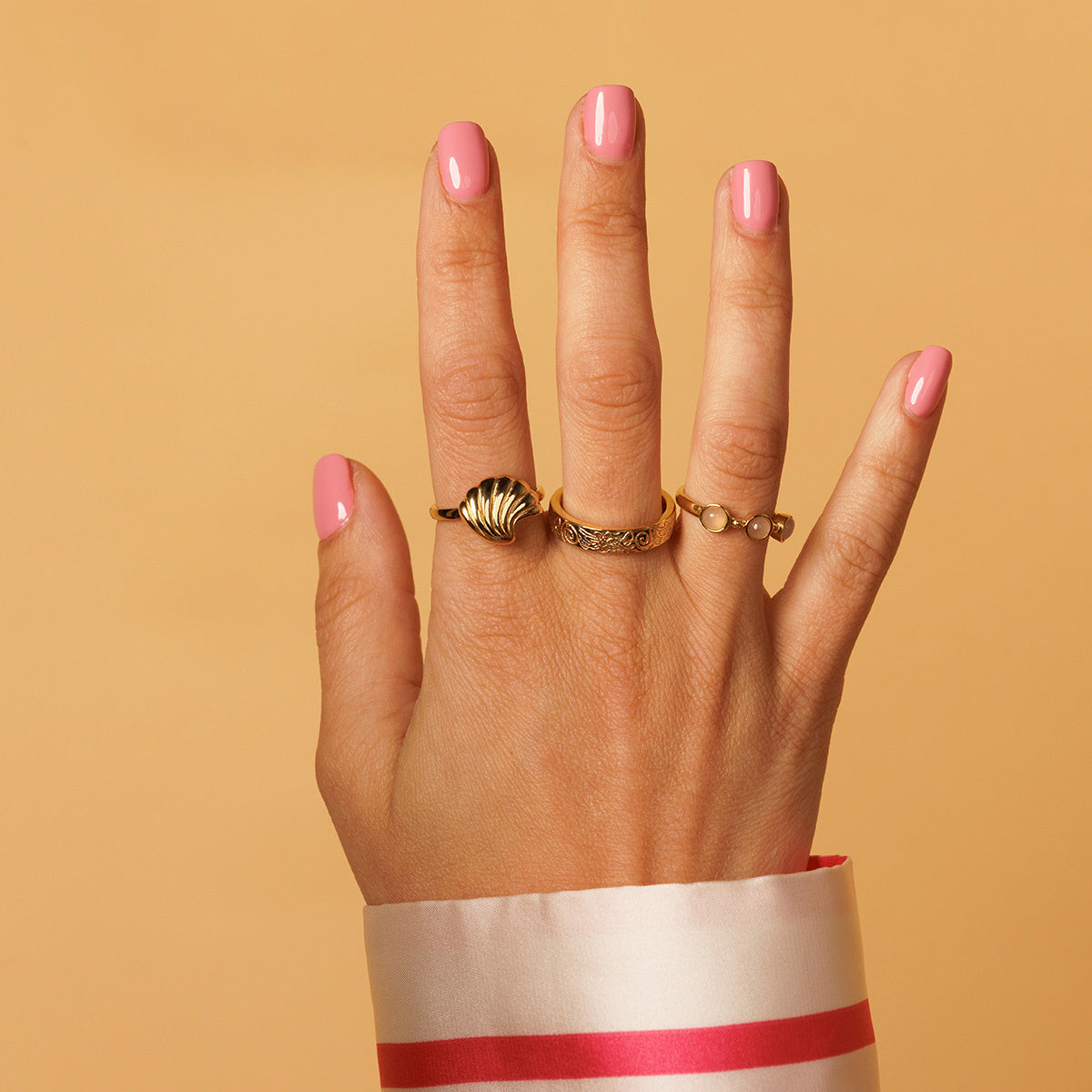 Golden ring - Three Rose Quartz gemstones - Timeless charm