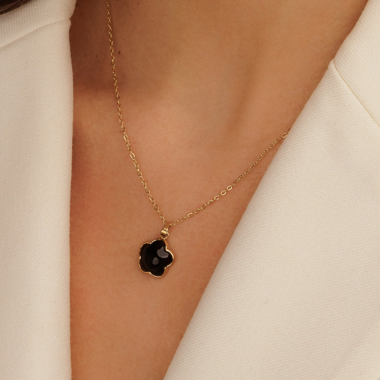 Necklace with Flower Pendant • Onyx