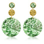 Strahlende Jade Ohrringe mit goldenem Charm