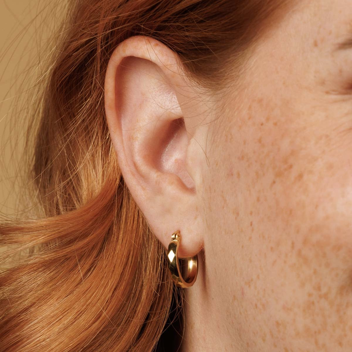 Golden Facet Earrings 16x3mm - Elegance in Detail