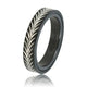 Stilvoller 4 mm breiter schwarzer Keramikring graviert mit edelstahl Blattmuster