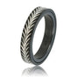 Stijlvolle 4 mm brede zwart keramieken ring gegraveerd met edelstalen bladmotief