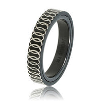 Stijlvolle 4 mm brede keramieken ring gegraveerd met cirkels