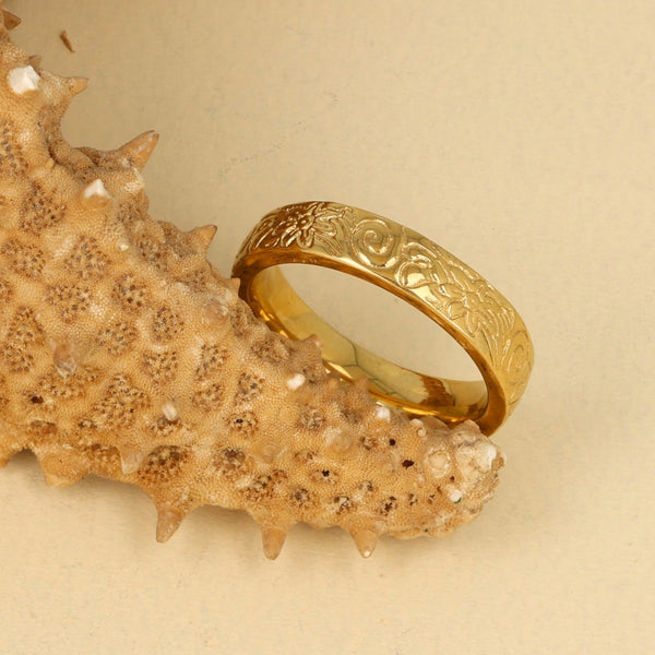 Gouden ring met bloemenmotief - Romantisch en stijlvol