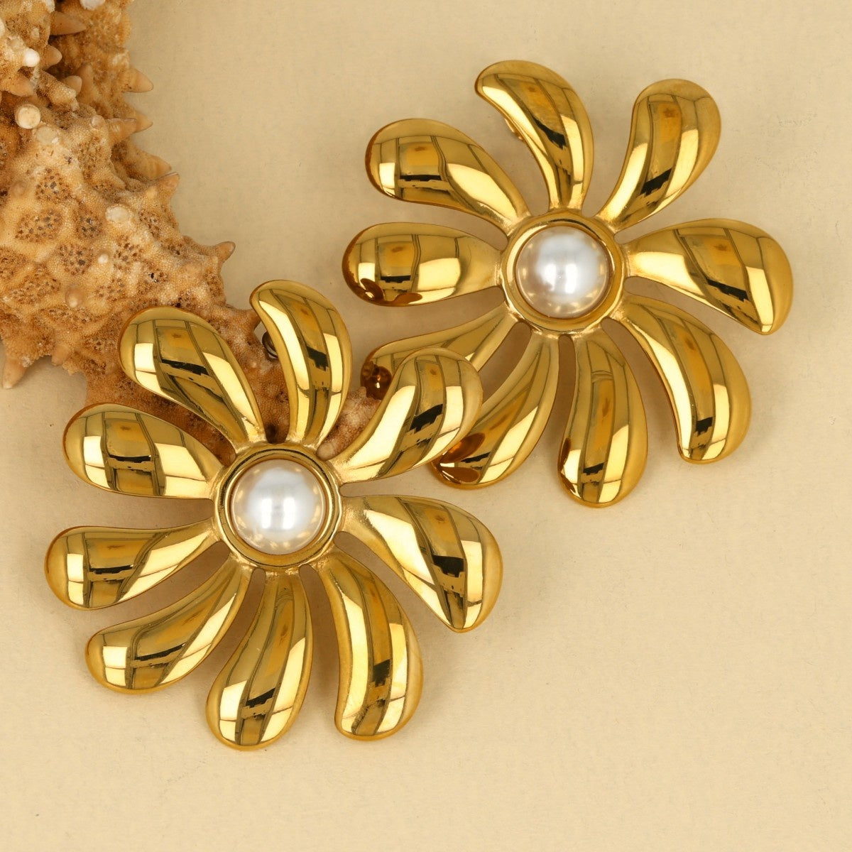 Radiant Golden Flower Earring with Pearl