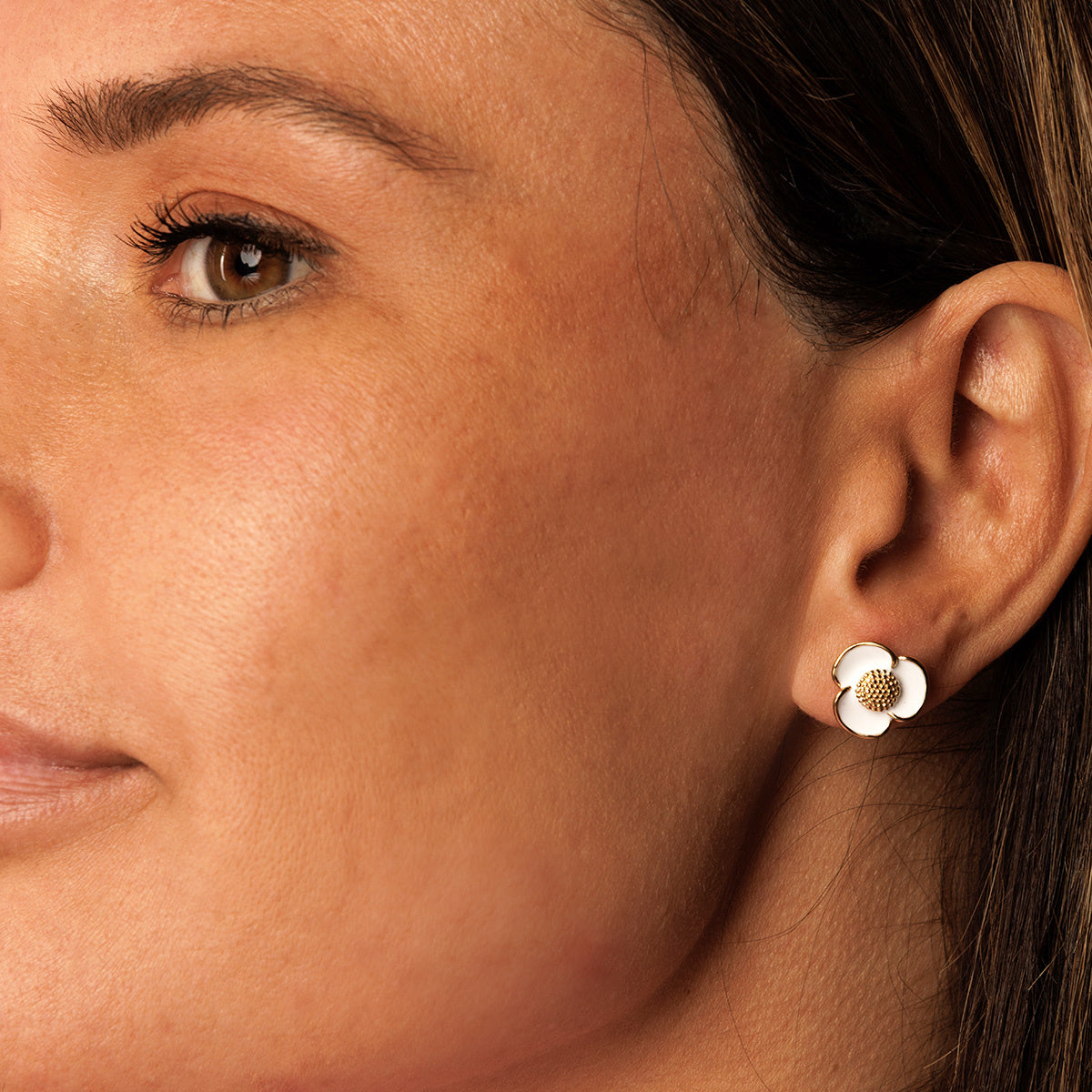 Radiant Golden Ear Stud with White Epoxy Flower Detail