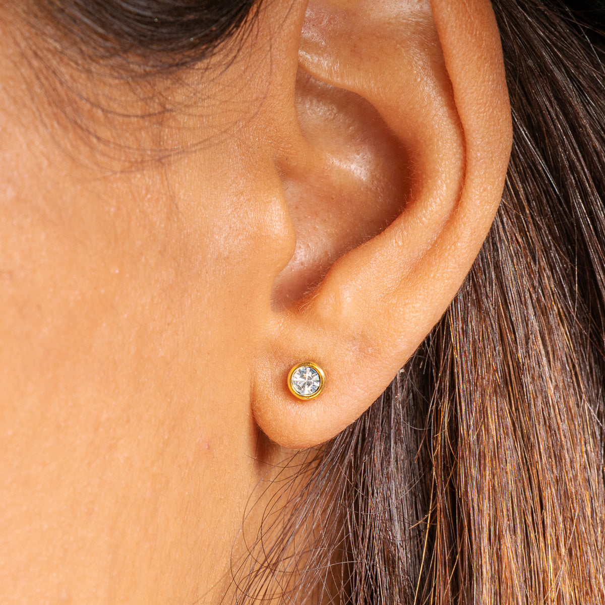 Radiant Gold Earring Stud with Zirconia - 4 mm