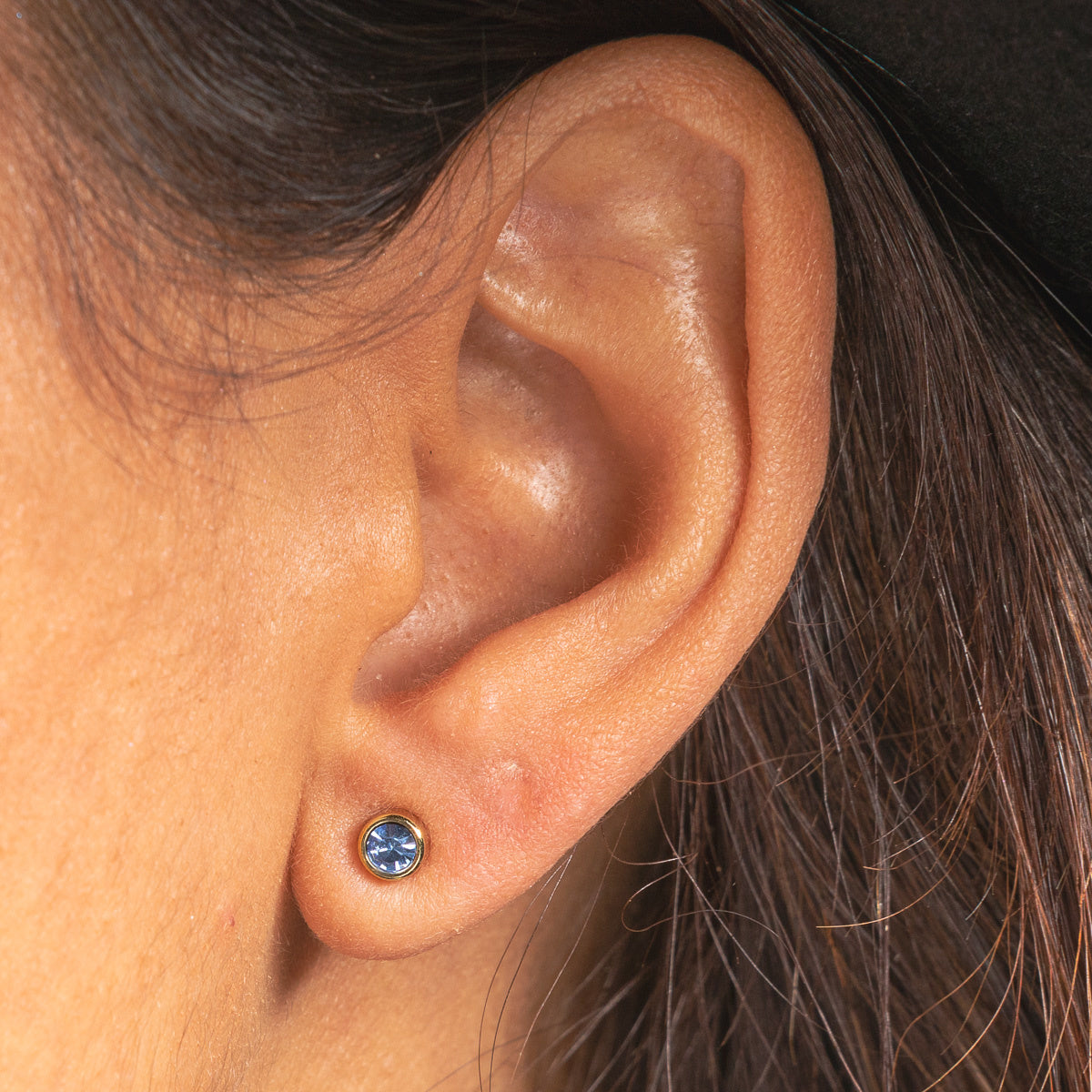Radiant Gold Earring with Sapphire Zirconia 4mm
