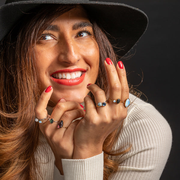 Golden spacer ring - Black and quartz glass stone