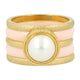 Elegante gouden ringenset met witte parel, stardust en roze keramiek. 5 ringen, los te dragen. 1 jaar garantie.