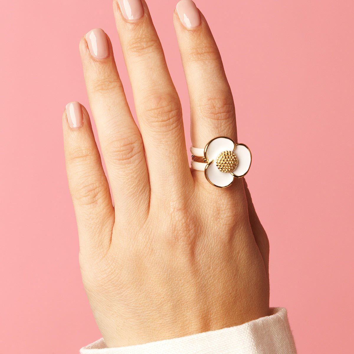 Gouden bloem ring - wit epoxy - speelse stijlvolle touch - My Bendel