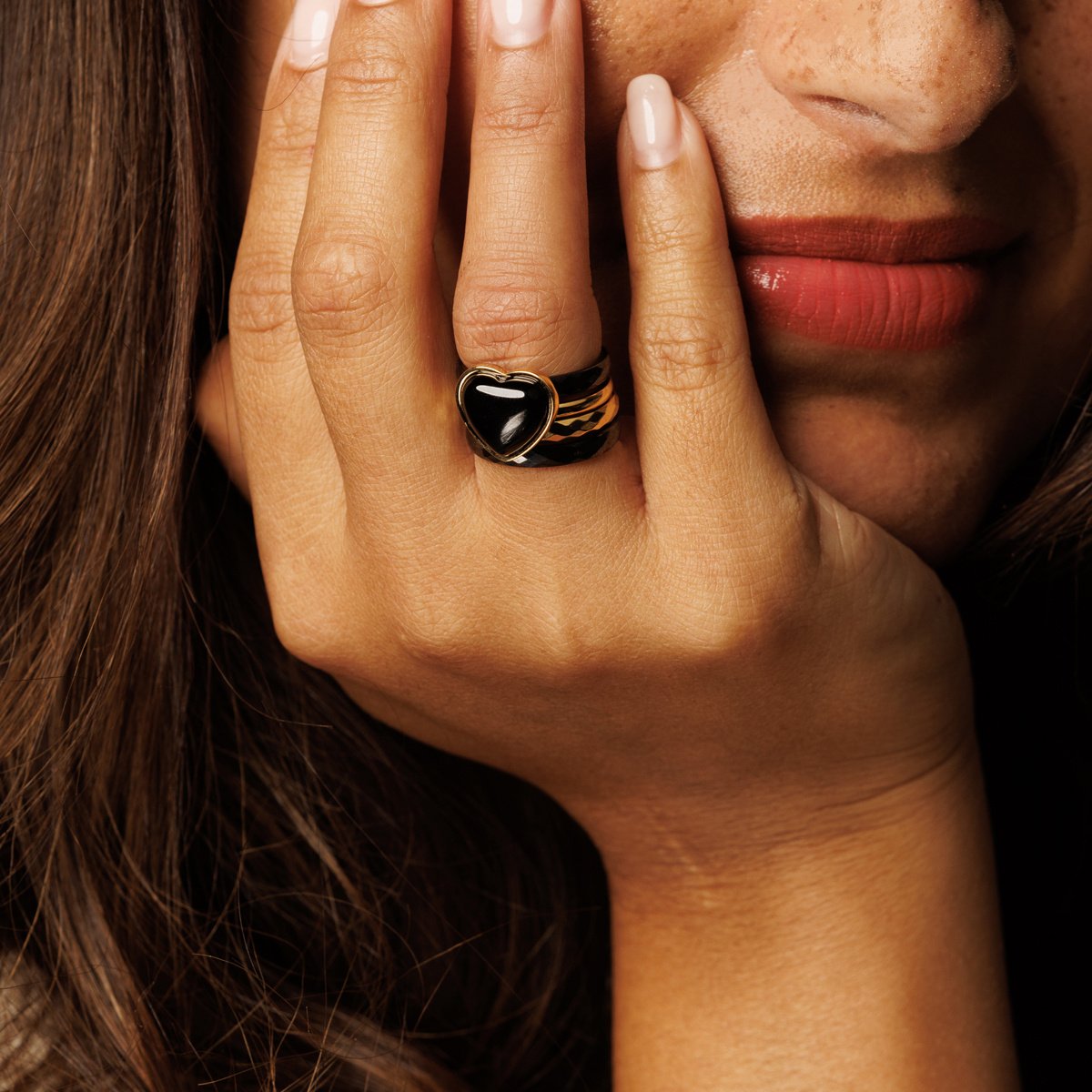 Gouden ringenset met Onyx hart en zwart keramiek. Stijlvol en elegant. Inclusief 1 jaar garantie.