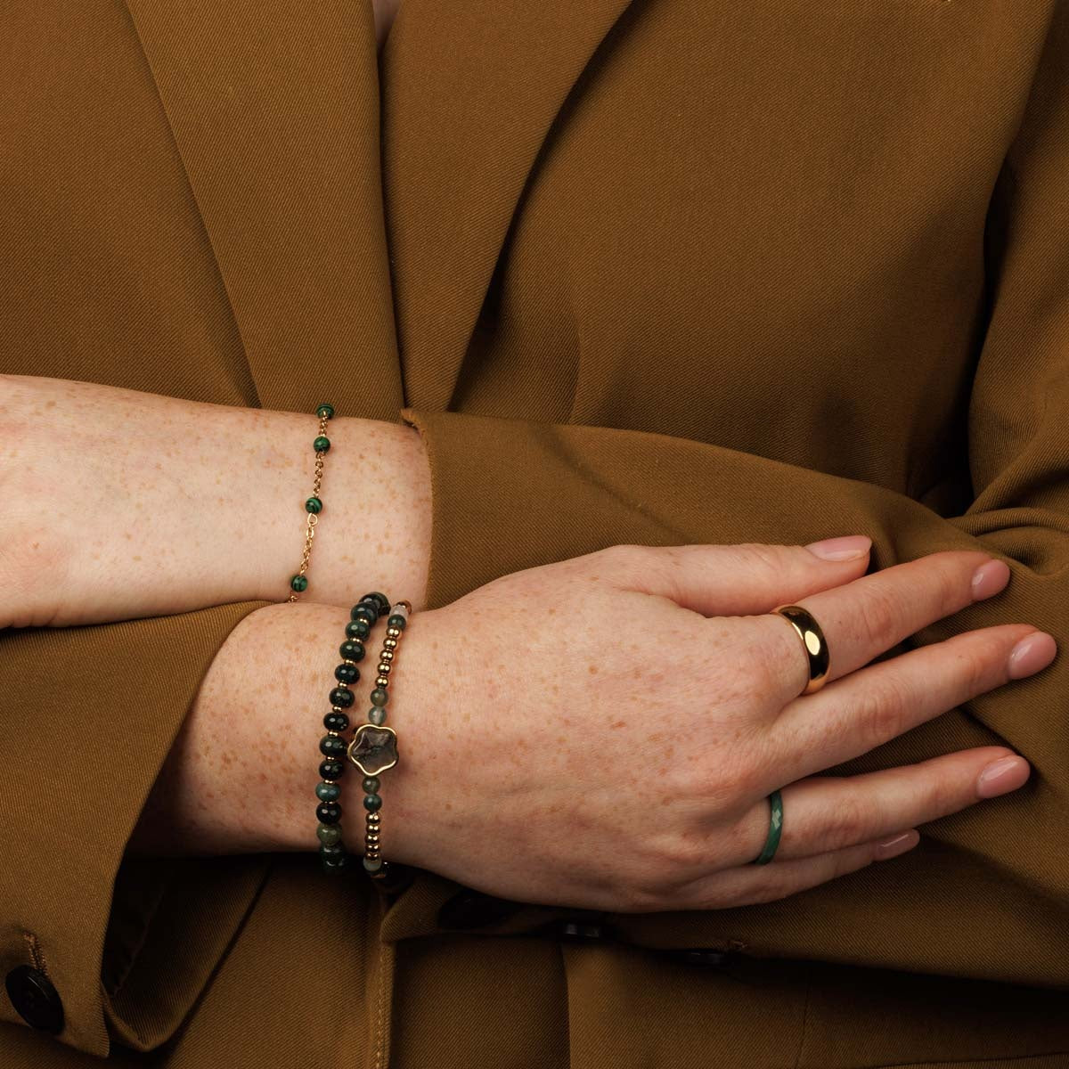 Goldenes Armband mit Malachit-Edelsteinen