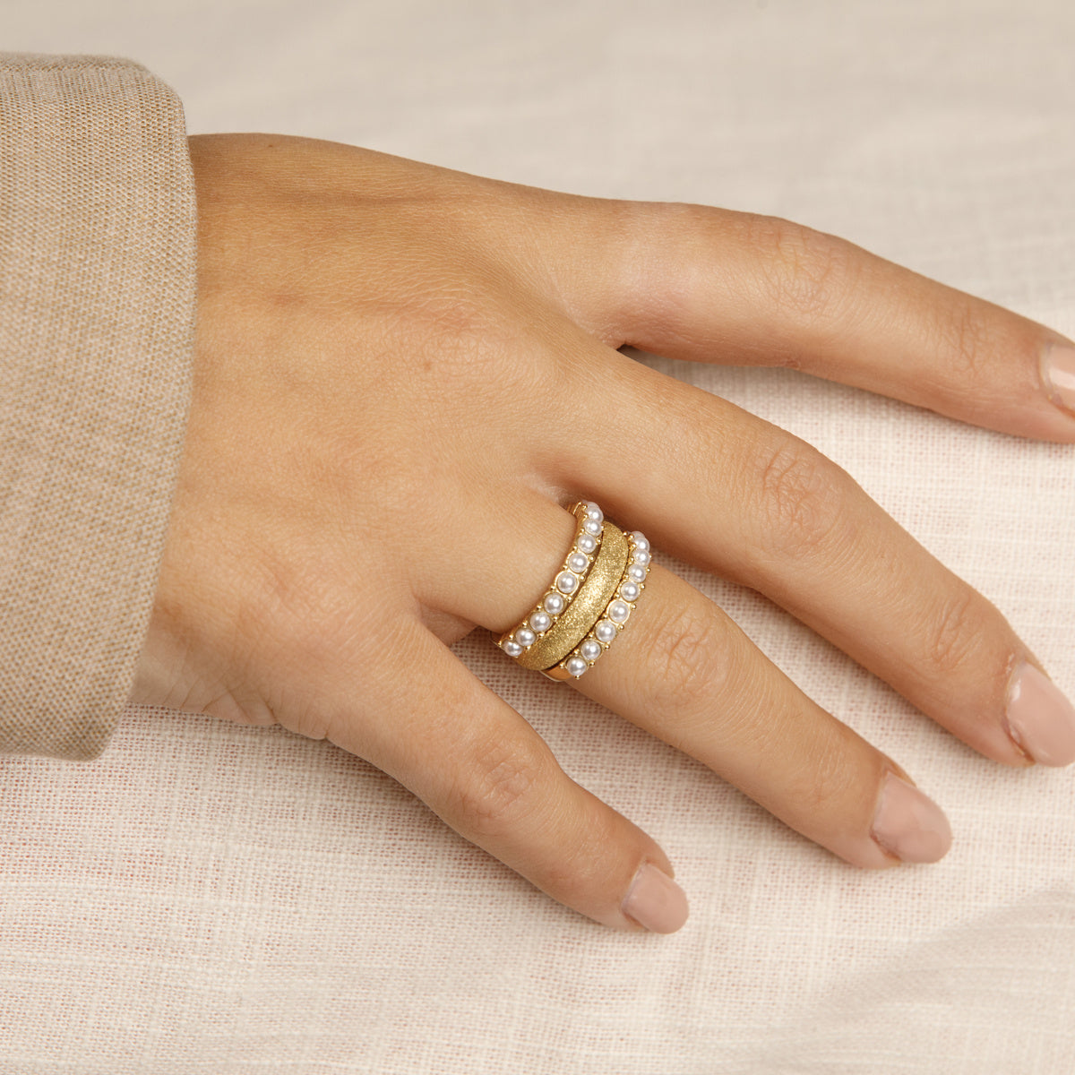 Goldene Ring-Set - Weiße Perlen - Stardust Schiebering