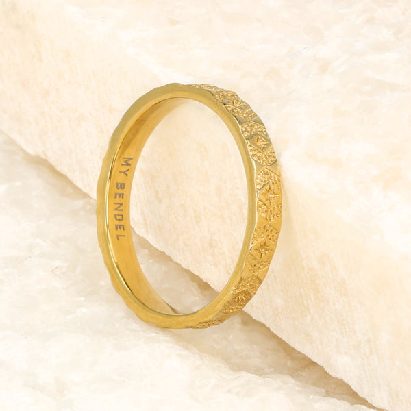 Gouden ring met sterretjes - Tijdloze charme en elegantie