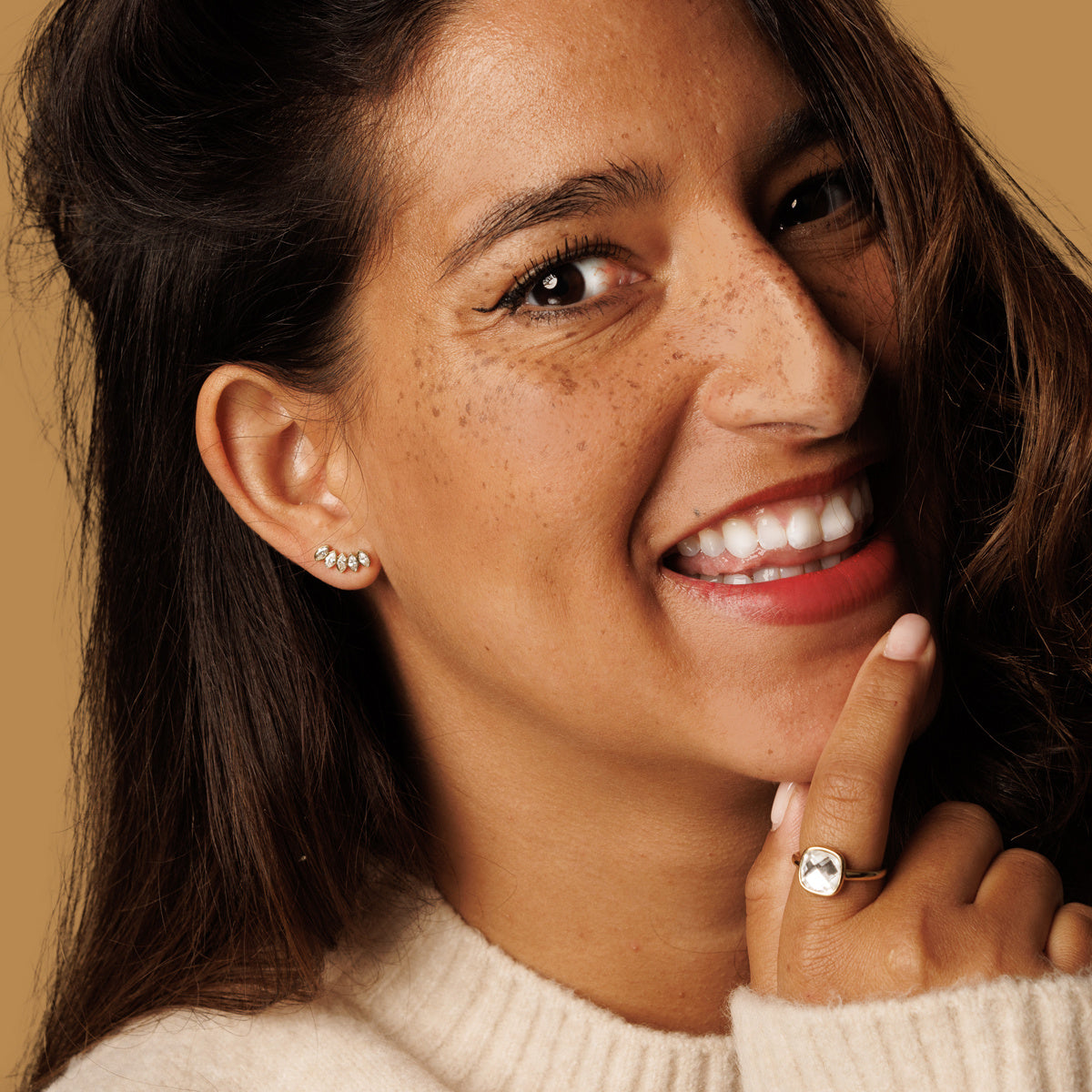 Gold ring - White faceted crystal glass stone