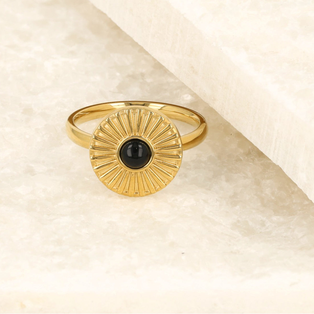 Goldener Ring mit Sonne - Onyx Edelstein - Innere Kraft