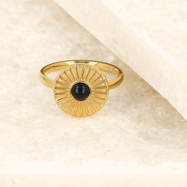 Gouden ring met zonnetje - Onyx edelsteen - Innerlijke kracht
