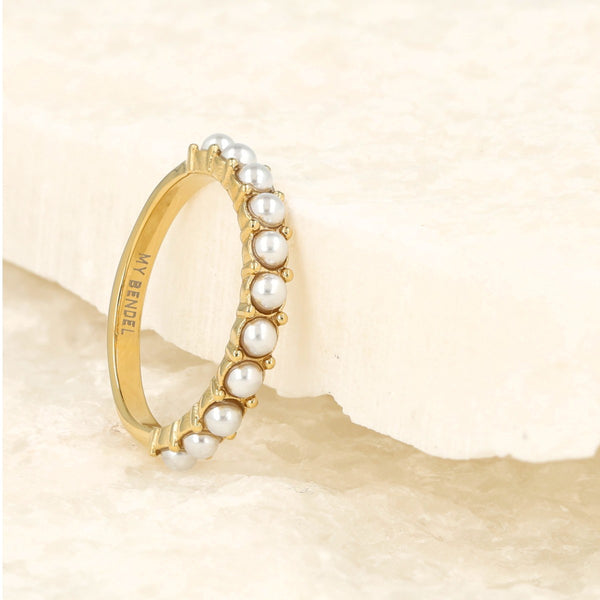 Gouden aanschuifring - kleine witte parels - tijdloze elegantie