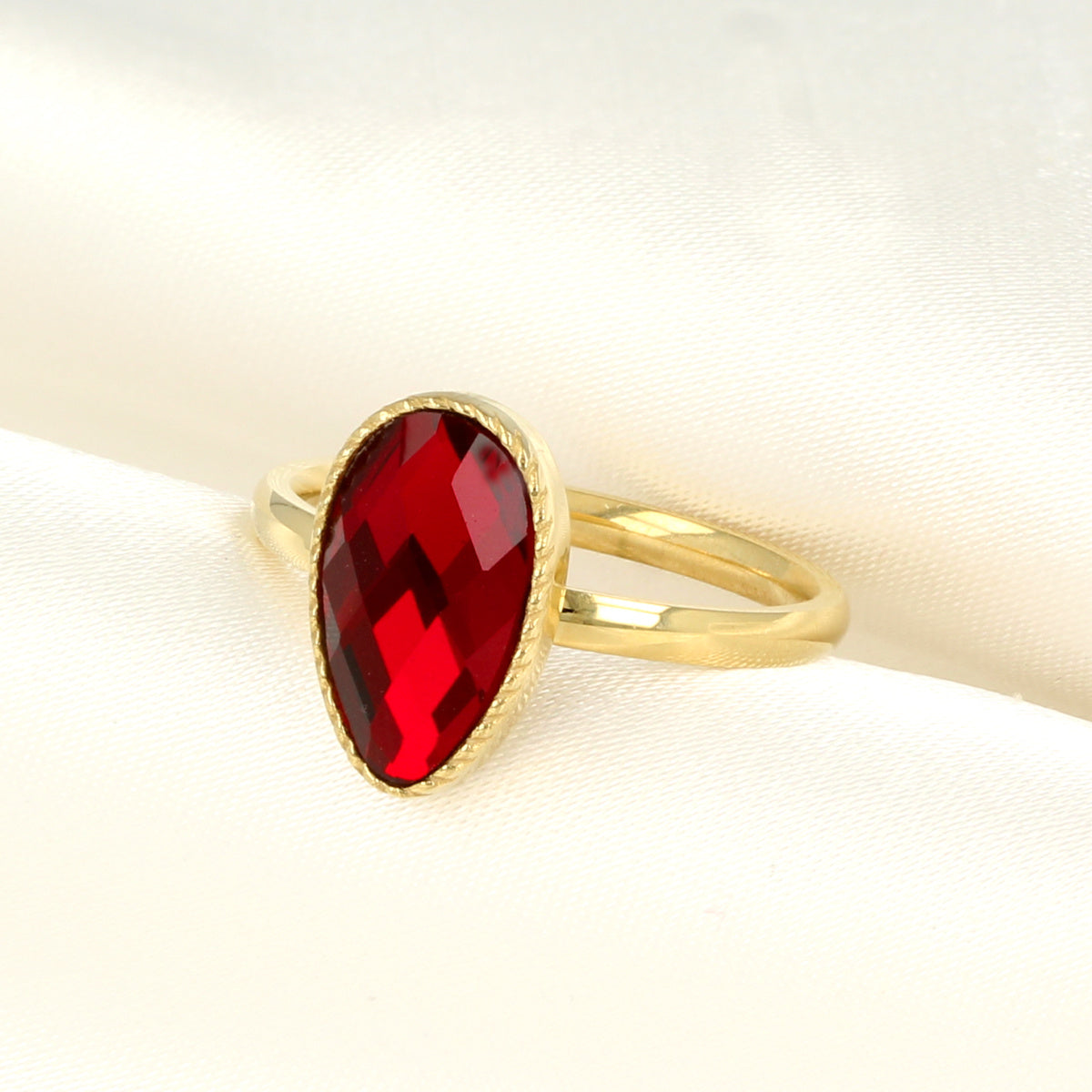 Golden ring - twisted edge - red glass stone