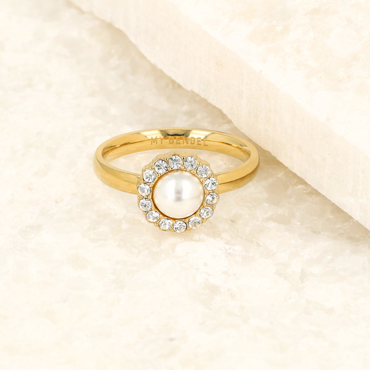 Goldener Ring - weiße Perle - Zirkonia-Steine