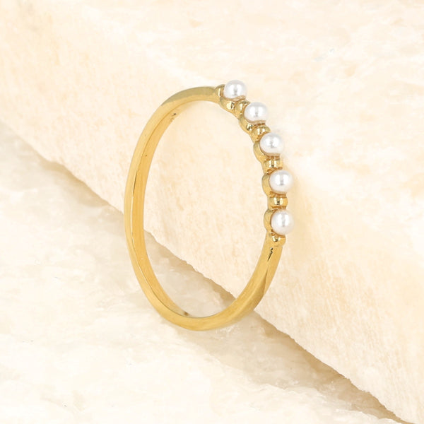 Minimalistische gouden ring - kleine witte parels