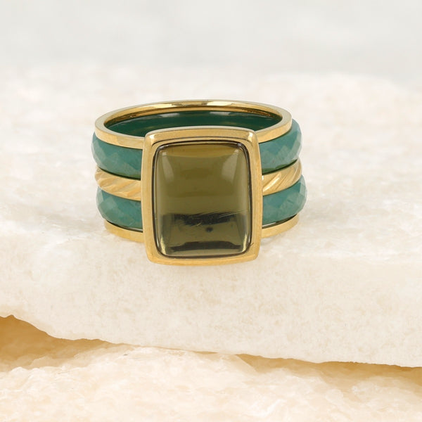Gouden ringenset met keramiek en grote lichtgroene glassteen. Inclusief 2 groene keramiekringen. 1 jaar garantie.